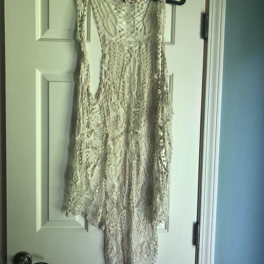 Lace kimono size small short sleeve longer back